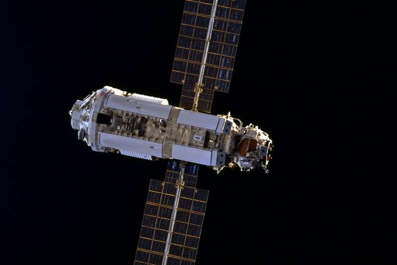 國際太空站（ISS）的第一個升空的元件曙光號（Zarya）功能貨倉（FGB）。（維基百科公有領域）