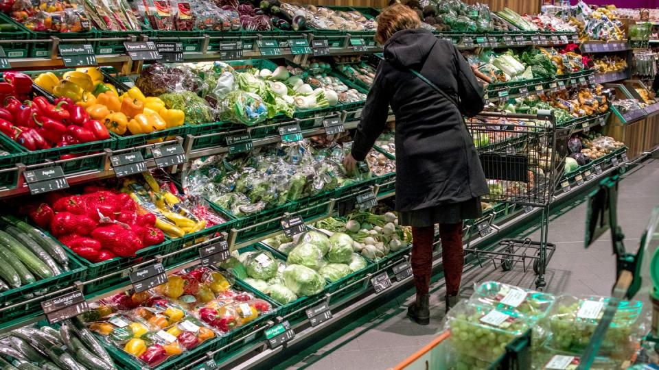 Die Teuerung bei frischen Lebensmitteln blieb im Juni hoch.