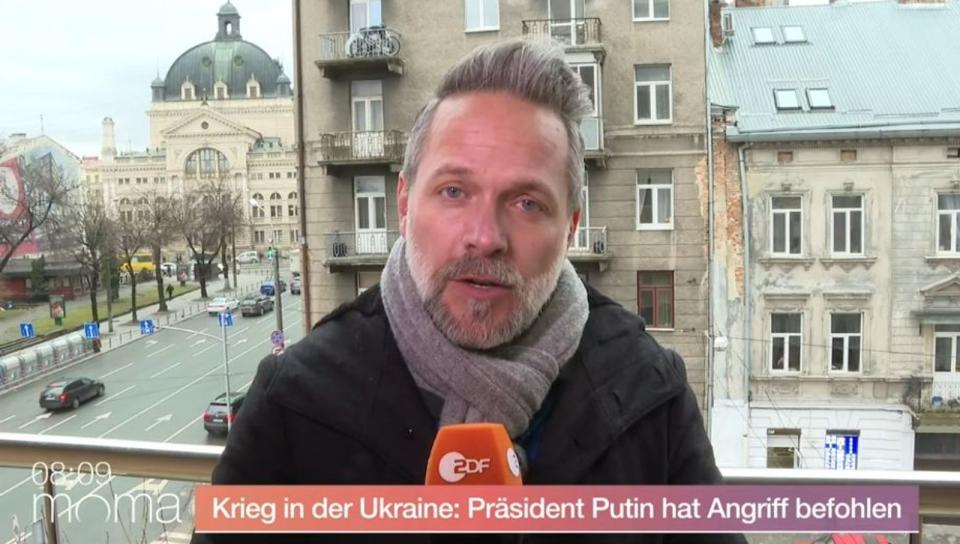 Lothar Becker, der aus Lwiw für das ZDF berichtet, stellte die Situation in der westlichen Ukraine dar.  (Bild: ZDF / Screenshot)