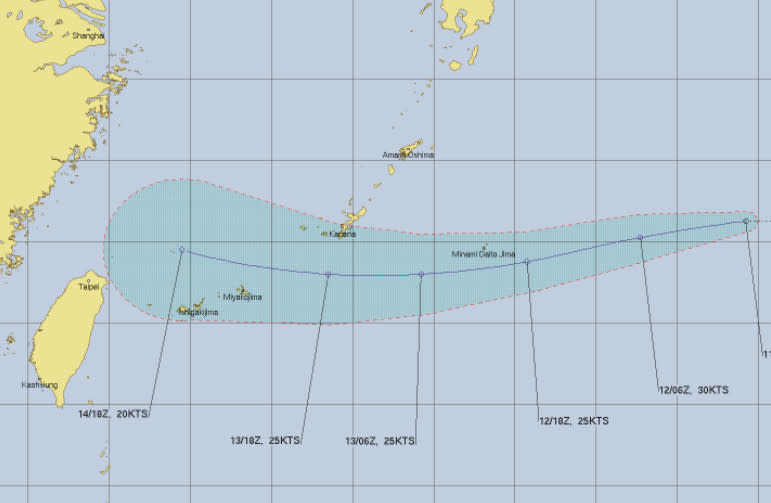 位在日本南方海面的熱帶低壓將朝琉球南方海面前進，後續發展還需再觀察。（圖片翻攝tropicaltidbits）