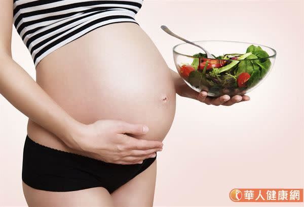 在懷孕期間，對維生素B群尤其是B12和葉酸的需求不斷增長，以幫助胎兒發育。