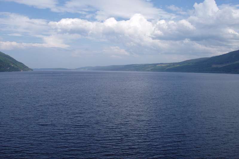 以「尼斯湖水怪」（Loch Ness Monster）聞名於世的蘇格蘭尼斯湖（Loch Ness）（Gregory J Kingsley@Wikipedia / CC BY-SA 3.0）