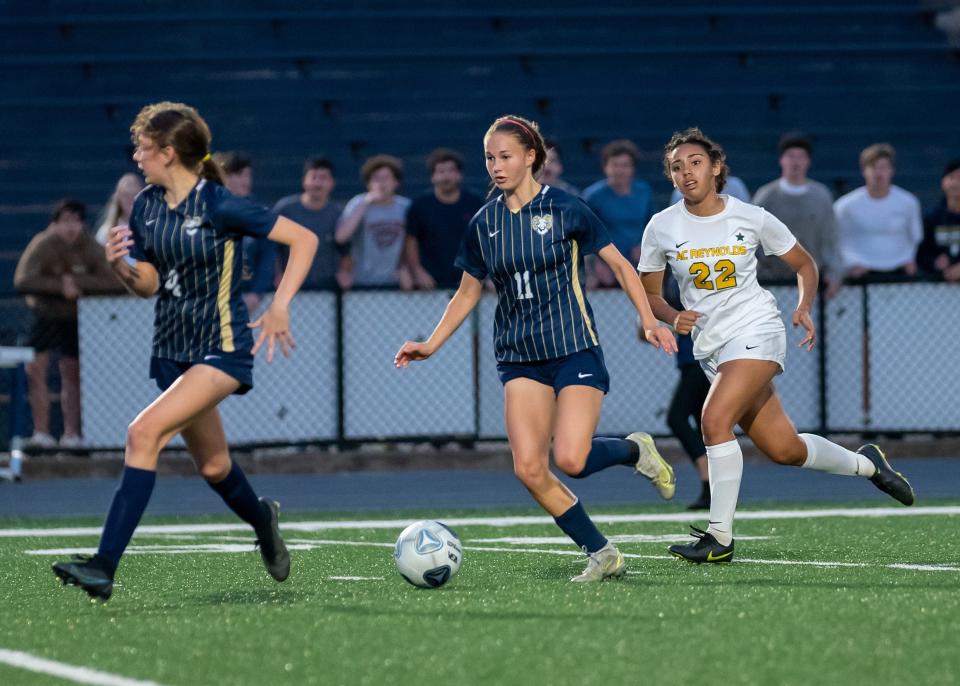 Roberson midfielder Kelly Gordon (center) is one of the top sophomores in the state.
