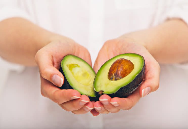 El aguacate, junto con el aceite de aguacate o la propia cáscara, pueden tener efectos positivos en el corazón como reducir el llamado “colesterol malo”, bajar la hipertensión, y disminuir el riesgo de obesidad. (Foto: Getty)