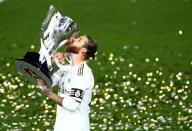 Foto del jueves del capitán del Real Madrid, Sergio Ramos, celebrando la obtención de la liga española