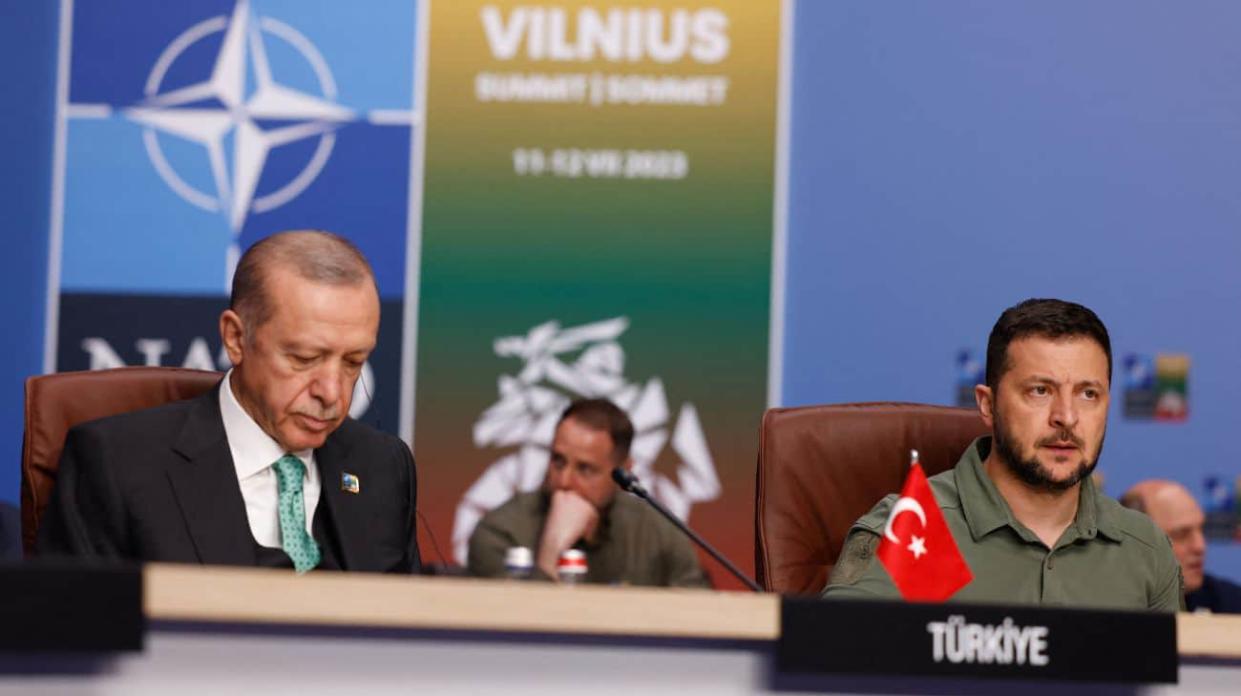 Erdoğan and Zelenskyy at the assembly of the Ukraine-NATO Council during the NATO summit in Vilnius on 12 July 2023. Photo: ODD ANDERSEN/AFP через Getty Images