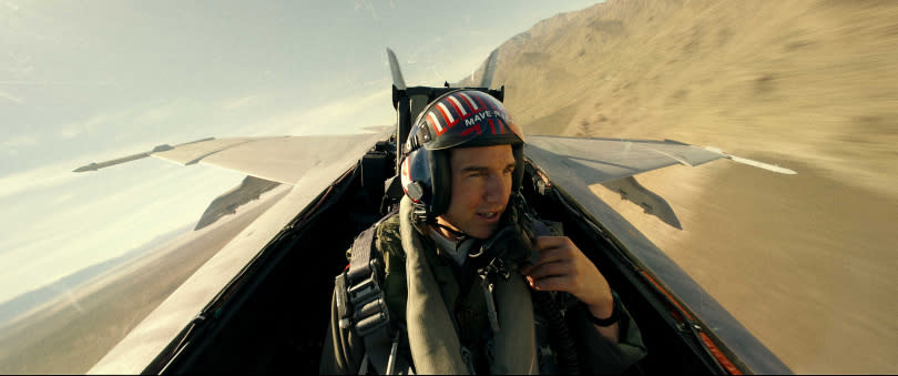 湯姆克魯斯為拍《捍衛戰士：獨行俠》親自駕駛戰機。（圖／UIP）