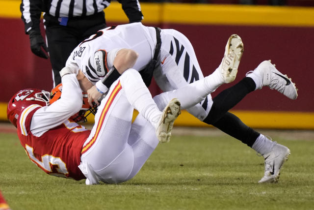 Cincinnati, United States. 02nd Jan, 2022. Cincinnati Bengals quarterback  Joe Burrow (9)runs the football under pressure from Kansas City Chiefs  defense during the second half of play at Paul Brown Stadium in