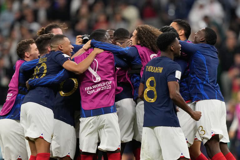 Francia festejó ante Inglaterra en el estadio Al Bayt y llegó a las semifinales también en Qatar 2022.