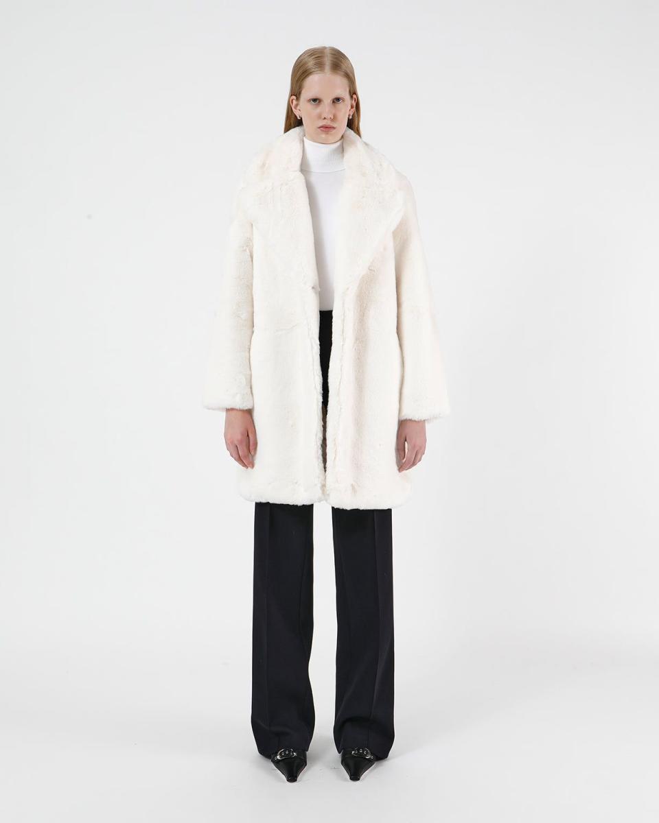 <p><a href="https://go.redirectingat.com?id=74968X1596630&url=https%3A%2F%2Fapparis.com%2Fproducts%2Fstella-pluche-faux-fur-coat-ivory&sref=https%3A%2F%2Fwww.harpersbazaar.com%2Ffashion%2Ftrends%2Fa45457105%2Fblack-friday-cyber-monday-fashion-deals-2023%2F" rel="nofollow noopener" target="_blank" data-ylk="slk:Shop Now;elm:context_link;itc:0;sec:content-canvas" class="link ">Shop Now</a></p><p>Stella Super Pluche Coat</p><p>apparis.com</p><p>$360.00</p>