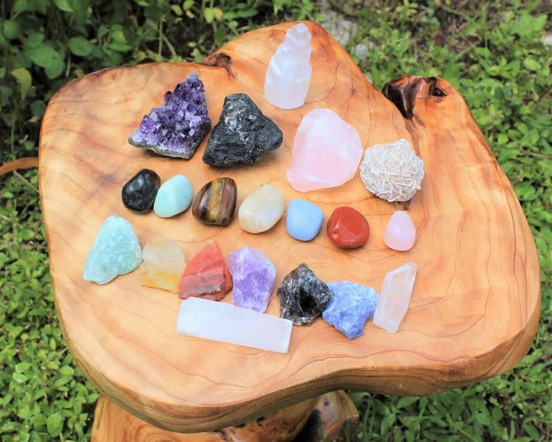 11) Beginners Crystal Kit, 20 pcs - Chakra Protection Healing Sets PLUS Natural Rough & Tumbled Crystal Specimens