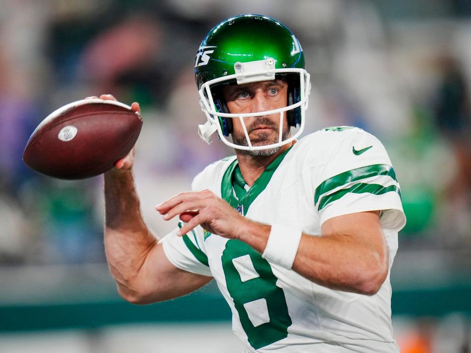 Aaron Rodgers throws a pass with the New York Jets.