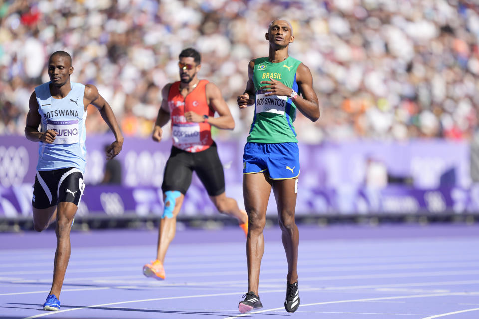 Karsten Warholm, Rai Benjamin and Alison dos Santos all advance in 400