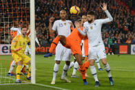 <p>Les Néerlandais sont toujours devant au score à la 70e minute, mais ils auraient pu doubler la mise sans deux gros arrêtes de Hugo Lloris face à Dumfries. (crédit Reuters) </p>