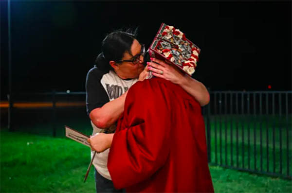 Ashley Quirova hugs Gabby at the family’s post-graduation celebration. (Kylie Cooper/The Texas Tribune)