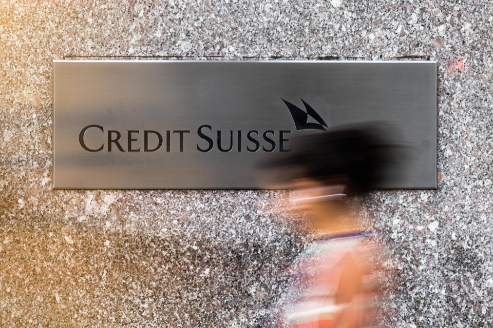 A pedestrian walks past the Credit Suisse Group AG headquarters in New York, U.S. Photo: Jeenah Moon/Bloomberg for Getty Images