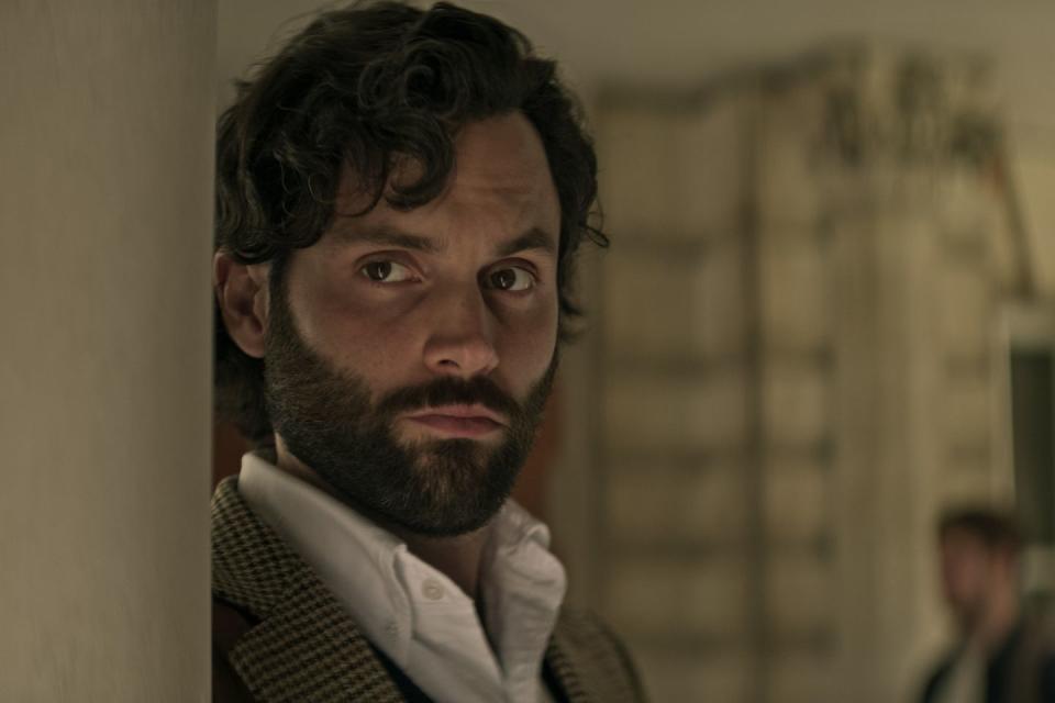 you penn badgley as joe goldberg in episode 403 of you cr courtesy of netflix © 2022