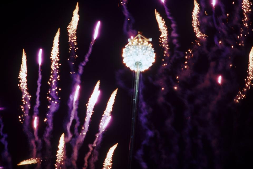 things to do on new years eve watch the ball drop