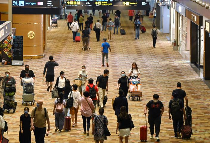 L'aéroport de Changi cherche à pourvoir plus de 6 600 postes vacants dans l'une de ses plus grandes campagnes de recrutement.  (Photo de Roslan RAHMAN / AFP) (Photo de ROSLAN RAHMAN/AFP via Getty Images)