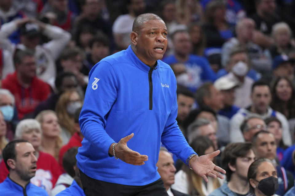 76人教頭Doc Rivers。(Photo by Mitchell Leff/Getty Images)