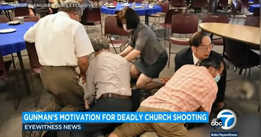 加州爾灣台灣基督長老教會於本月15日遭遇槍擊案，現場信眾合力壓制嫌犯。（圖／翻攝推特）