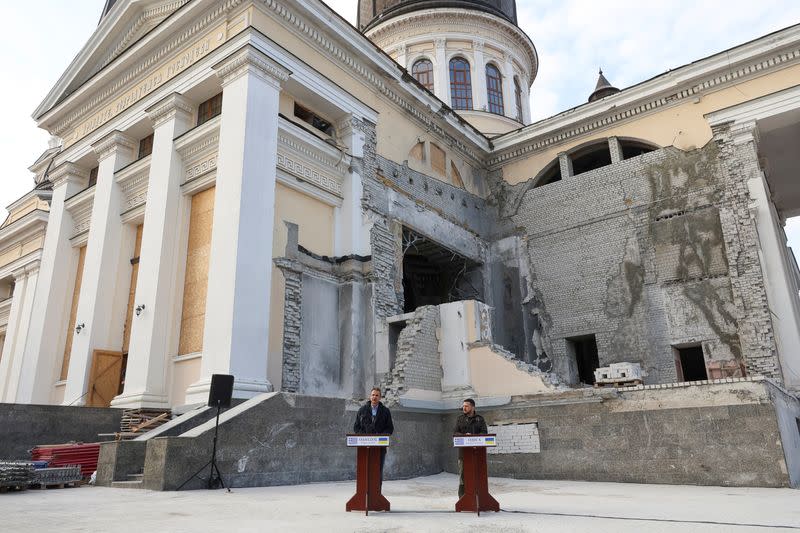 Greek PM Mitsotakis visits Ukraine