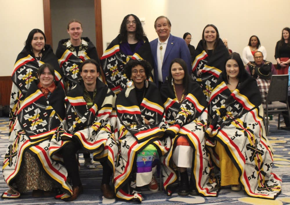 Billy Mills with 2023 Dreamstarter participants. (Photo/Levi Rickert for Native News Online)