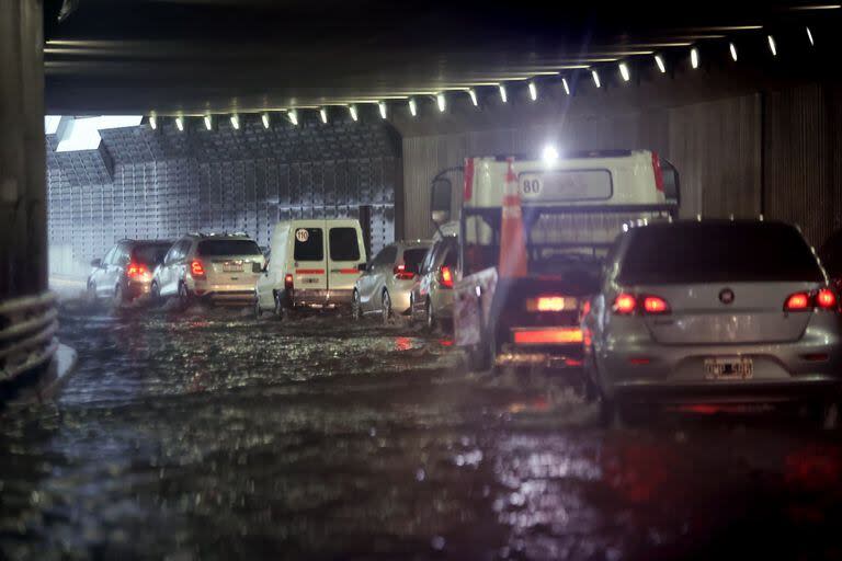 Temporal en la ciudad de Buenos Aires. Túnel de avenida del Libertador