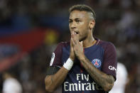 <p>Une frappe puissante sur la transversale (14e) puis une tête sur le poteau (26e). Neymar a connu 30 minutes frustrantes. (Photo AFP) </p>