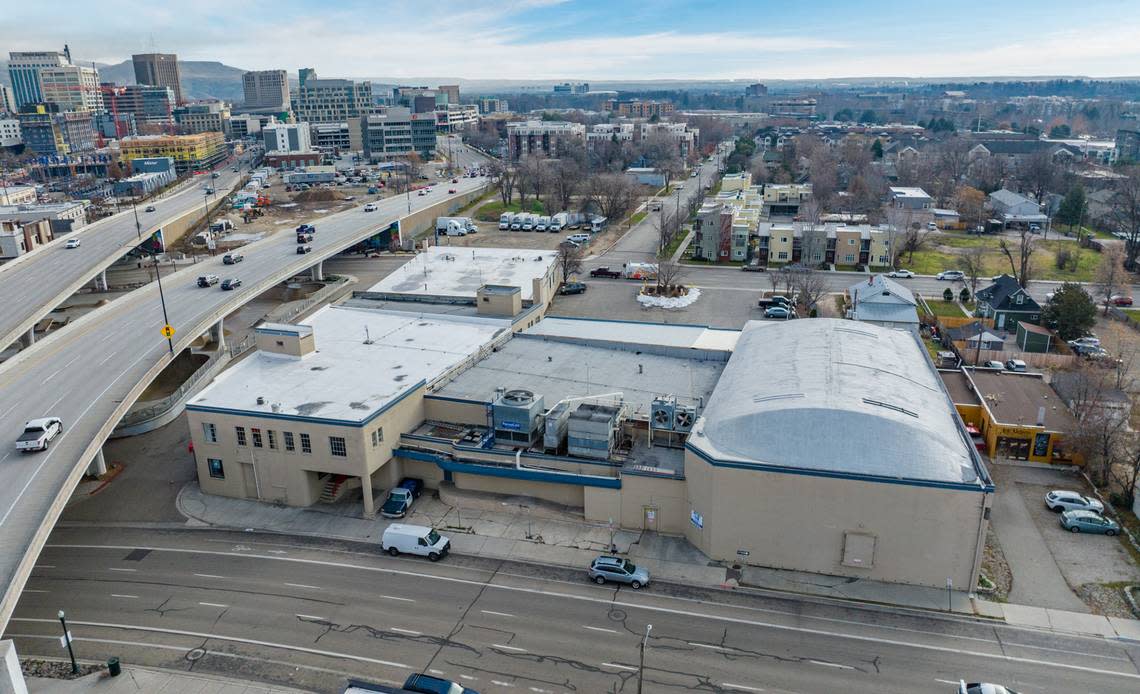The Boise Cold Storage, Americana Pizza property is in the middle of a wave of redevelopment that has come to the city’s southwest downtown and West End neighborhood. The Broadstone Saratoga apartments can be seen under construction at left.