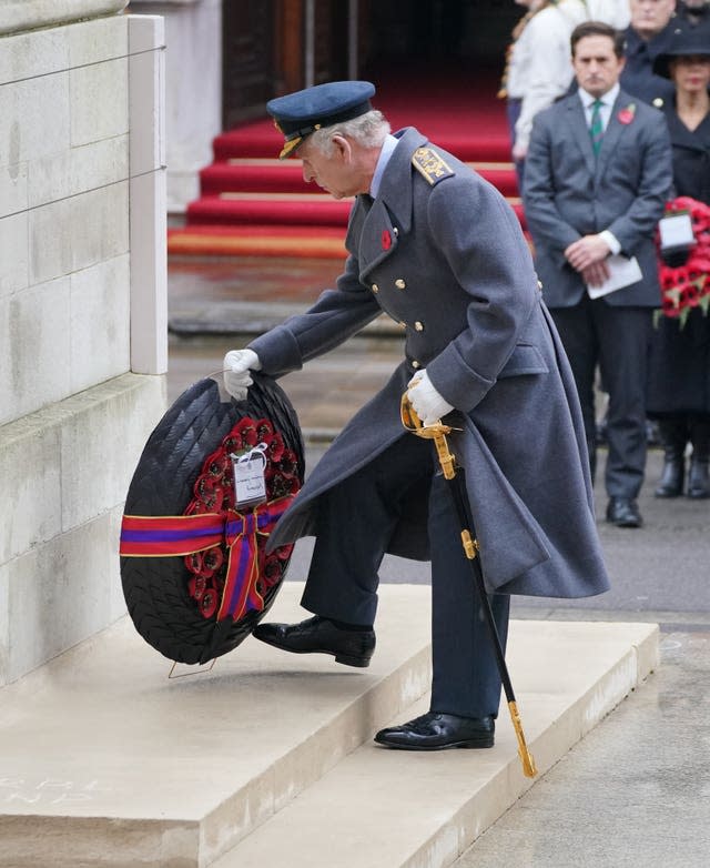 Charles lays his wreath at the Cenotaph