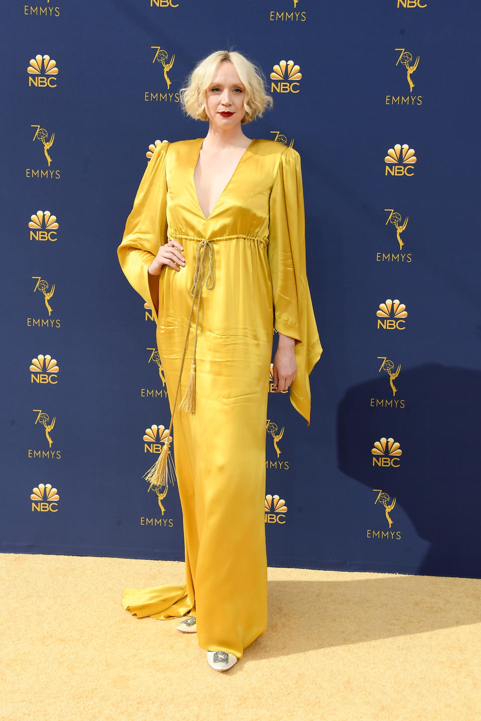 <p>Die Schauspielerin aus Game of Thrones strahlte in ihrem Seidenkleid wie reines Gold. (Foto: Getty Images) </p>