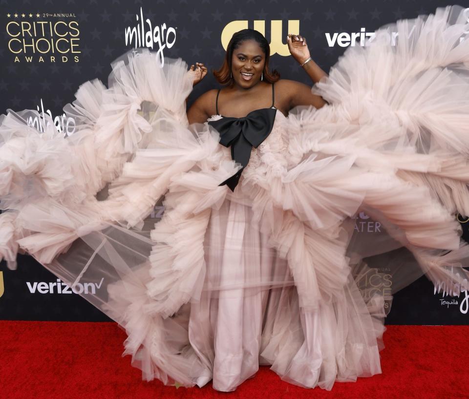 All The Looks From The 2024 Critics Choice Awards Yahoo Sport   7a2f4af4738dfbcf226c42e36f3b2045