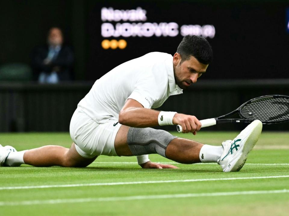 Novak Djokovic streckt sich nach dem Titel (Ben Stansall)