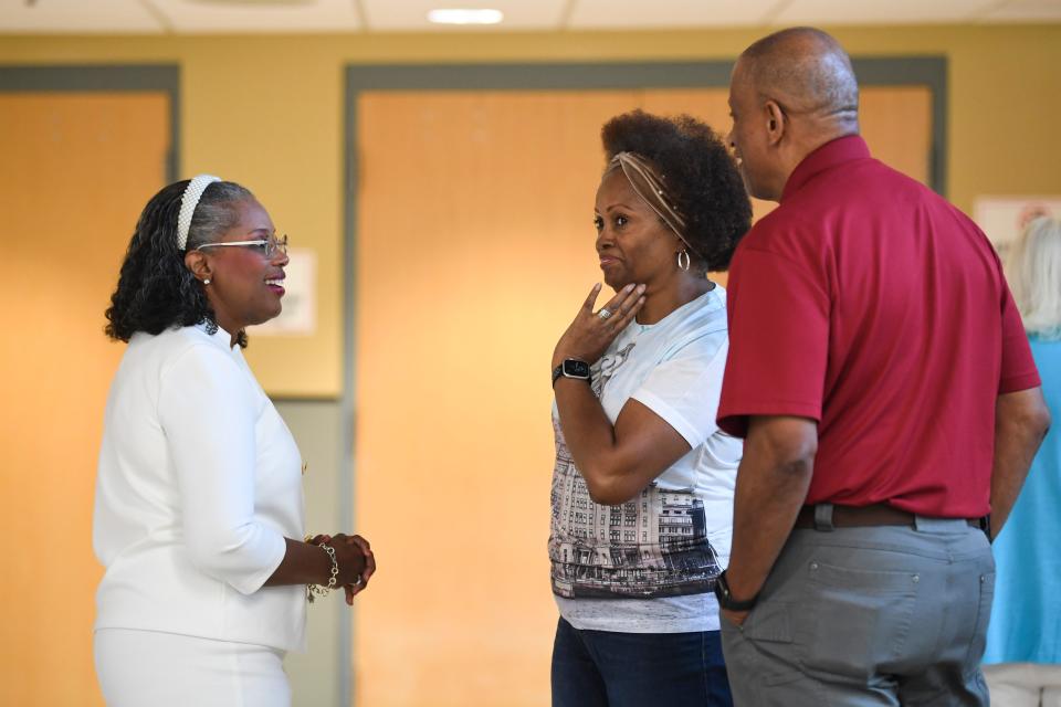 Candidate Aretha Ferrell-Benavides speaks with Teresa and Sheldon Green, of Oak Ridge, after a public forum with the two finalists for Oak Ridge city manager, in Oak Ridge High School’s auditorium, Wednesday, Aug. 16, 2023.