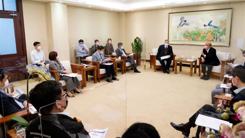 行政院長蘇貞昌28日上午召開擴大防疫會議。（圖／行政院提供)