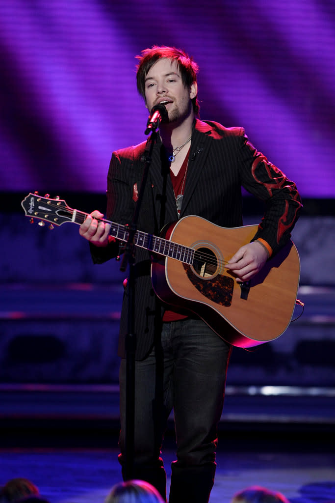 David Cook performs as one of the top 5 on the 7th season of American Idol.