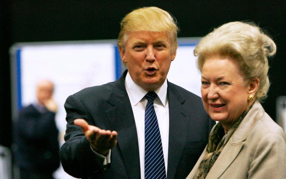 Donald Trump with his sister Maryanne Trump Barry in 2008 - REUTERS/David Moir