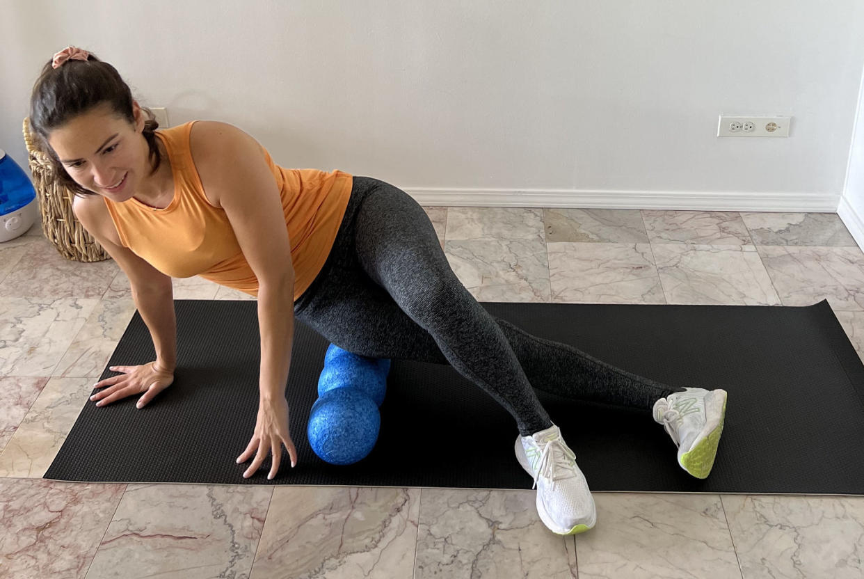 IT band foam roller exercise