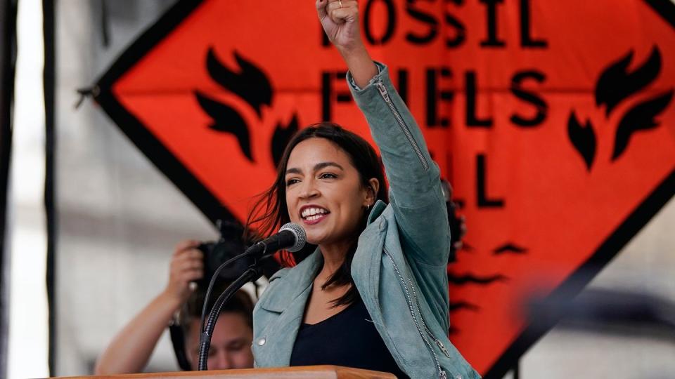 Bei den Demonstrationen für eine nachhaltigere Klima-Politik trat auch die US-Demokratin Alexandria Ocasio-Cortez auf. (Bild: Bryan Woolston / dpa)