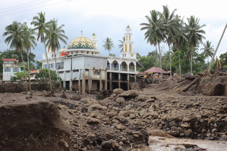 Hours of heavy rain caused large volcanic rocks to roll down one of Indonesia's most active volcanos into two of the worst-hit districts on Sumatra island (Ade Yuandha)