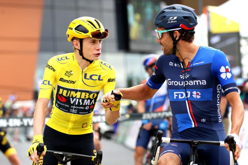 Jonas Vingegaard congratulates Thibaut Pinot