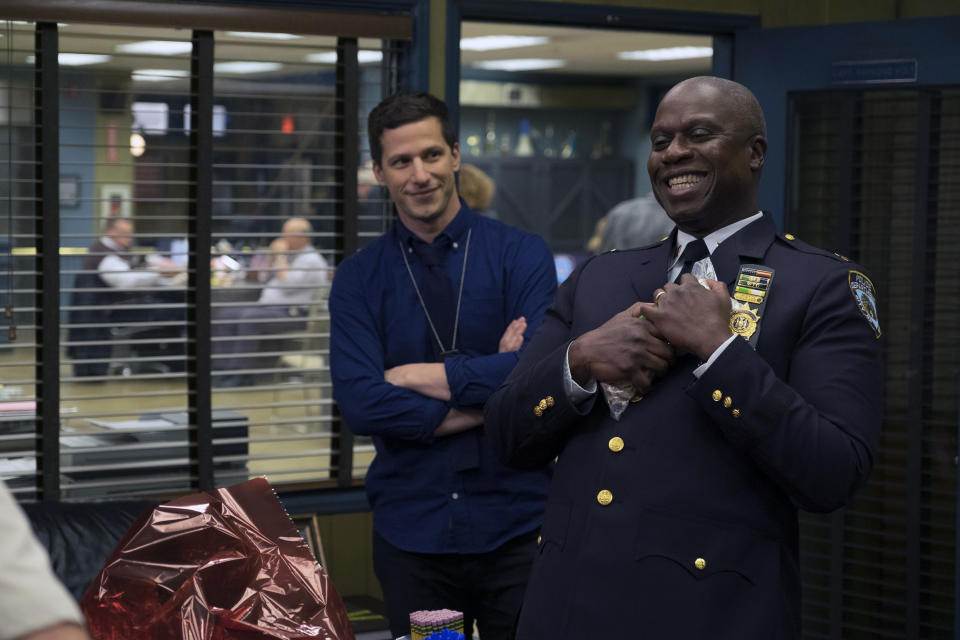 Andy Samberg y Andre Braugher en 'Brooklyn Nine-Nine'. (Foto de John P. Fleenor/Universal Television/NBCU Photo Bank/NBCUniversal via Getty Images)