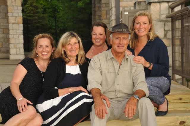 Columbus Zoo and Aquarium Jack Hanna with his wife Suzi and daughters Kathaleen, Suzanne, and Julie