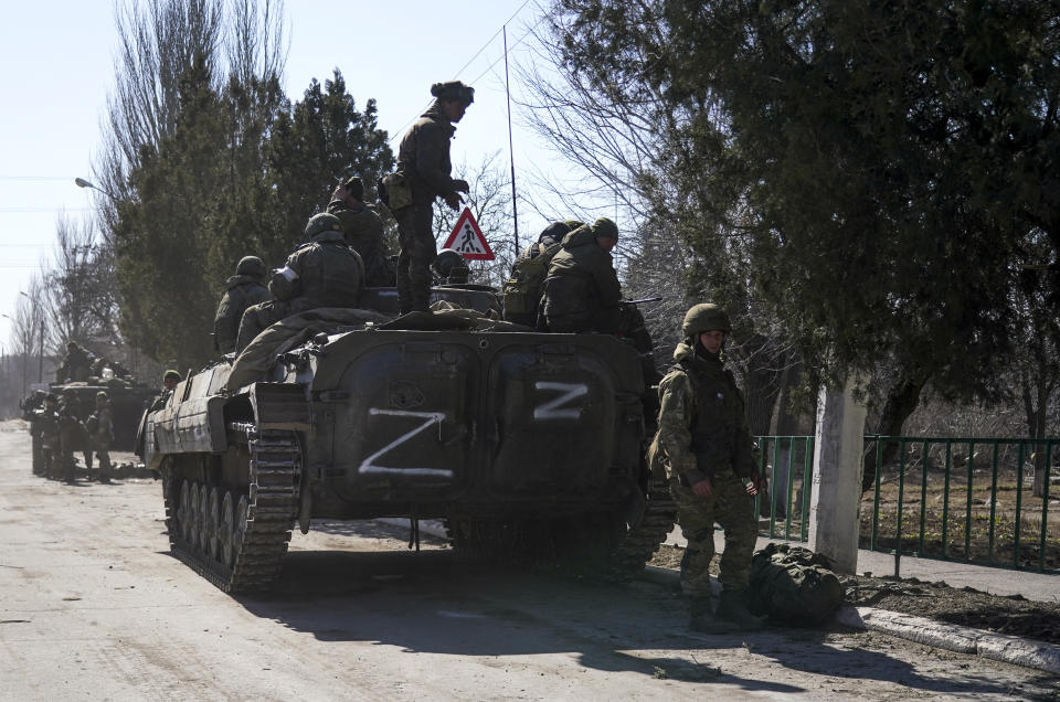 MARIUPOL, UKRAINE - MARCH 24: Russian military and pro-Russian separatists keep watch as civilians are being evacuated along humanitarian corridors from the Ukrainian city of Mariupol on March 24, 2022. (Photo by Stringer/Anadolu Agency via Getty Images)