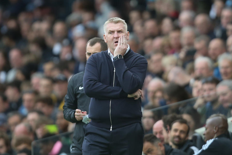 Leicester City manager Dean Smith has not been able to stop the Foxes from slipping into relegation troubles. 