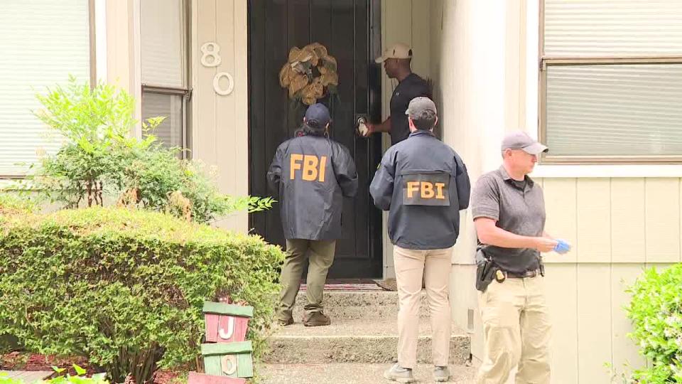 <div>FBI agents raid the home of Oakland Mayor Sheng Thao on 80 Maiden Lane. June 20, 2024</div>