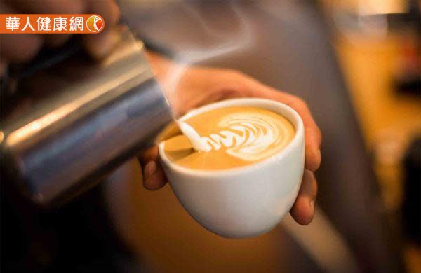 根據2013年學界針對咖啡、巧克力、茶等含咖啡因食物與乳房疾病間關連性，所發表的系統性回顧也指出，咖啡因攝取量過高與乳房纖維囊腫、乳癌的形成無關。
