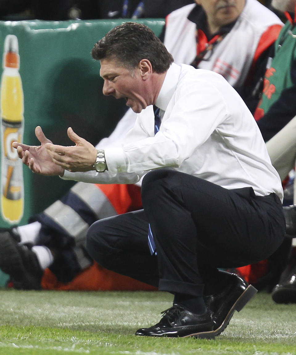 Inter Milan coach Walter Mazzarri gestures after Bologna midfielder Michele Pazienza scored during the Serie A soccer match between Inter Milan and Bologna at the San Siro stadium in Milan, Italy, Saturday, April 5, 2014. (AP Photo/Antonio Calanni)