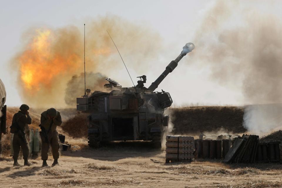 Israeli soldiers fire a howitzer towards targets in the Gaza StripAFP via Getty Images